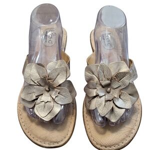 BOC Born Concept Womens Gold Leather Flower Thong Sandals Flat Slides Size 10